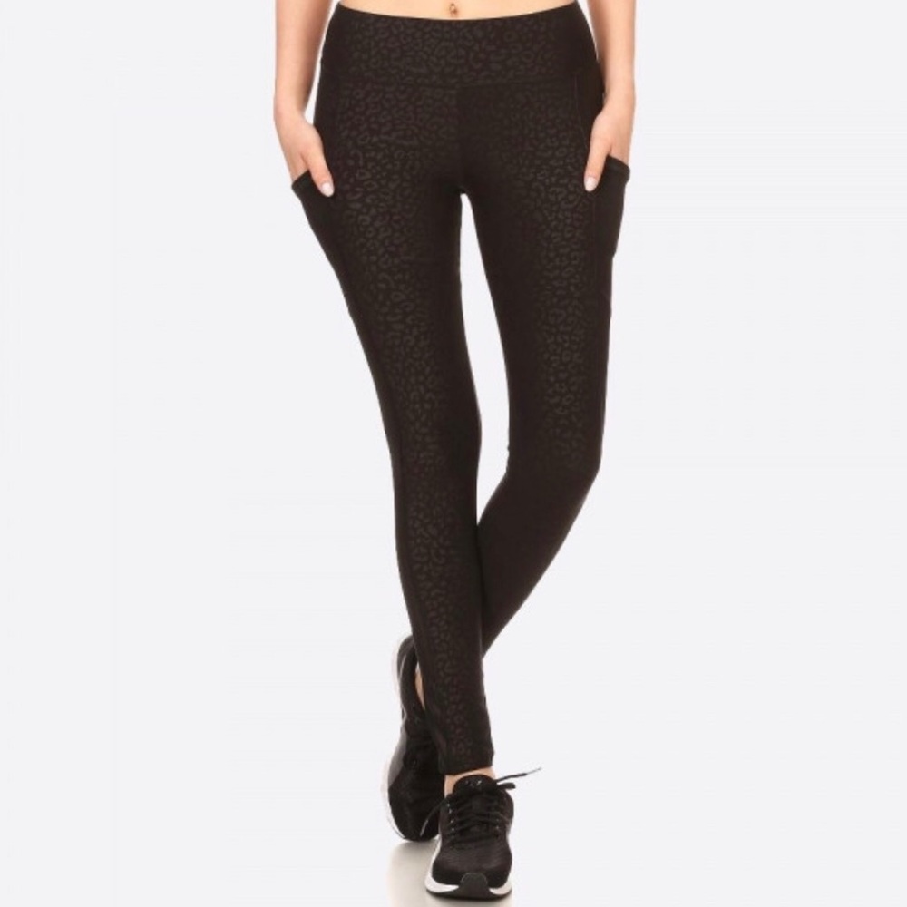 Black leggings with pockets